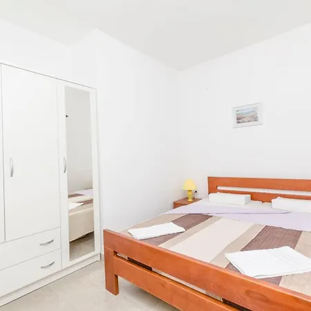 Ruta I Lota Apartamento Tisno